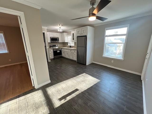 Kitchen & living room place.