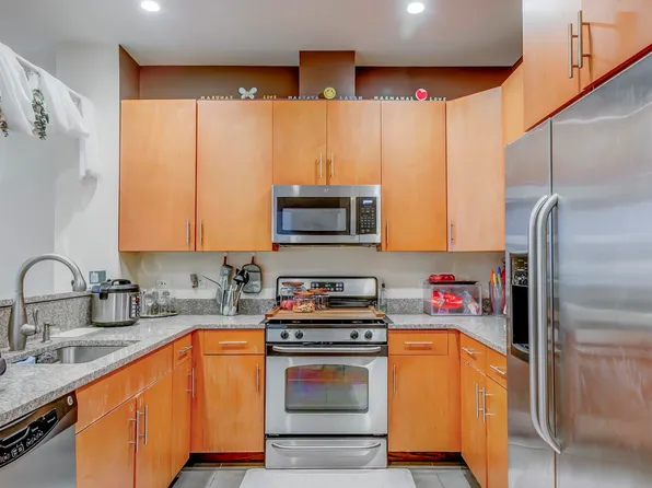 172 Culver Avenue image 3 of 21