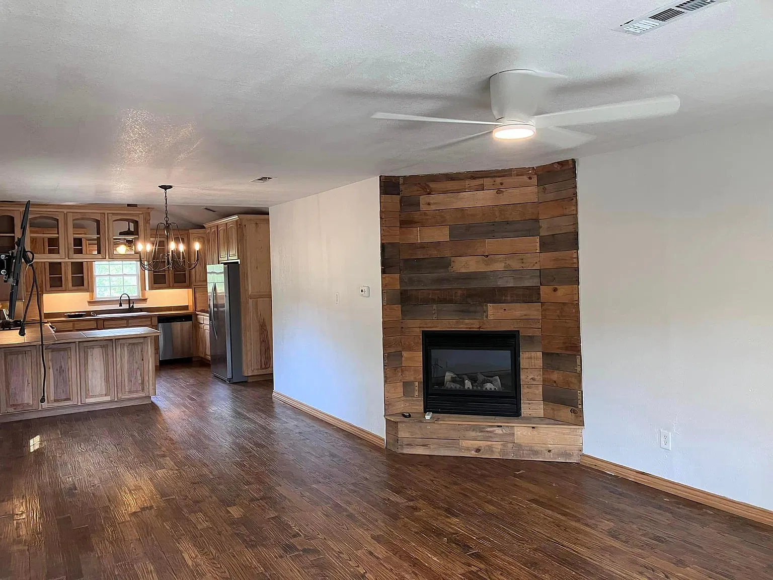 3 bed, 2000 sqft, $3,500 — Photo 3