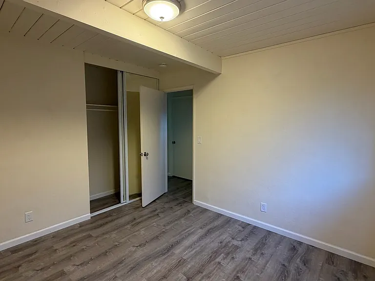 834 Miller Ave — Photo 18