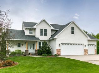 2464 Robbins Ct, Washington, IA 52353