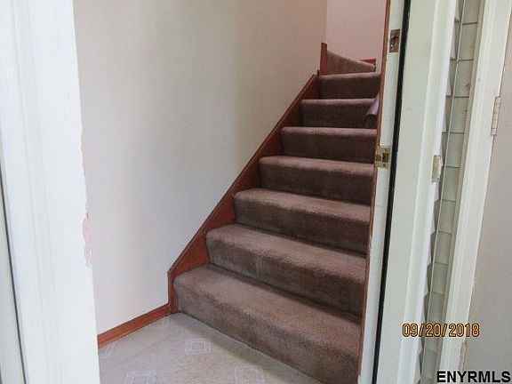 3rd image of 215 Grenadier Ct