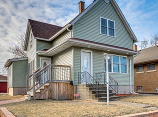 907 Vine St, Joliet, IL 60435