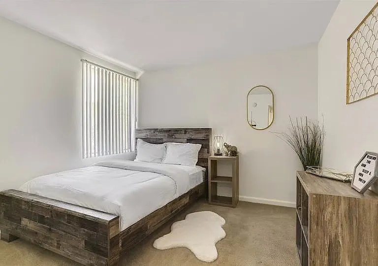 400 N Sunrise Way — Photo 7