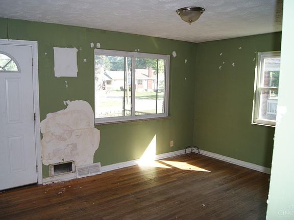 2nd image of 958 Helen St