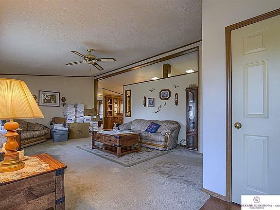 2nd image of 402 Pine St