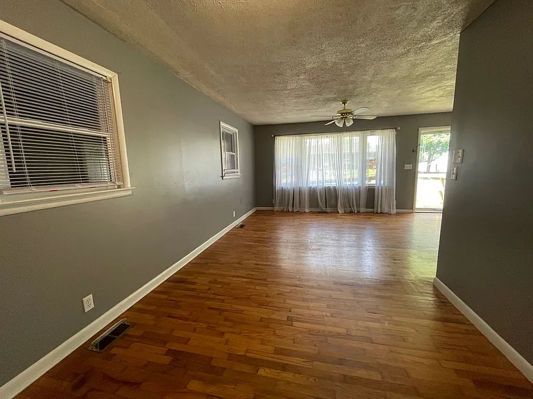 730 Crabapple Dr — Photo 4