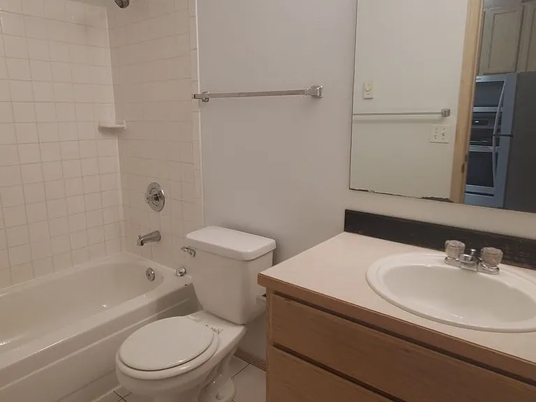 Harvard 6 Apartments — Photo 10