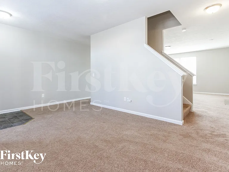 527 Hollow Pear Dr — Photo 2