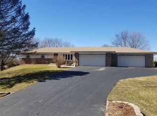11032 Branding Iron Ln, Roscoe, IL 61073