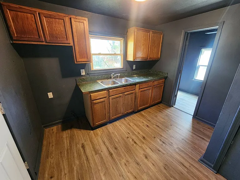 10317 Reno Ave — Photo 8