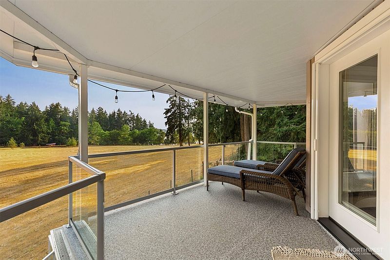 4th image of 888 Leschi Way