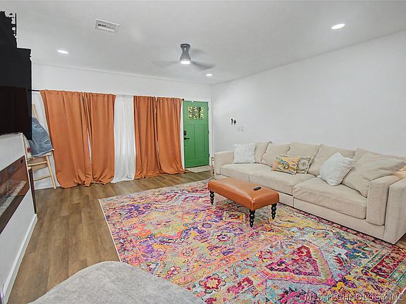 4th image of 606 Evelyn St