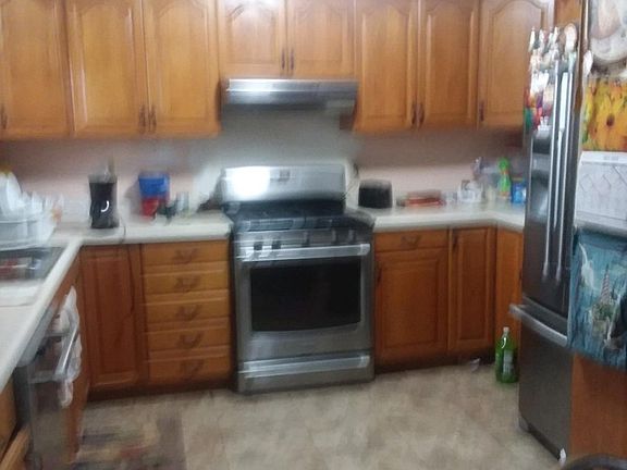 3rd image of 1661 Hilda Dr