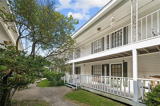 2 bed, 2.5 bath, 1100 sqft, $1,200 — Photo 2