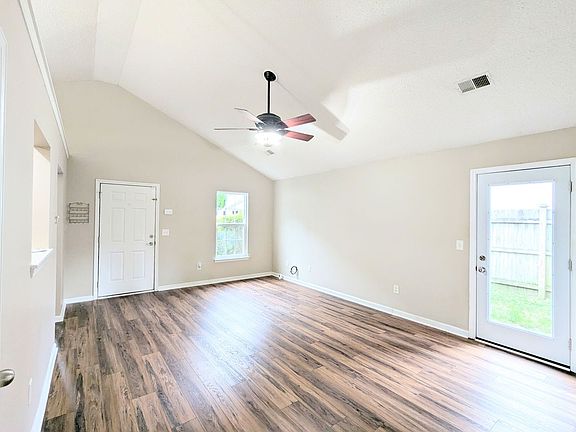 4th image of 105 Bainsbury Ln