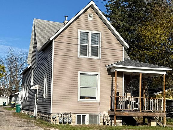 3rd image of 1114 Wells St #1/2