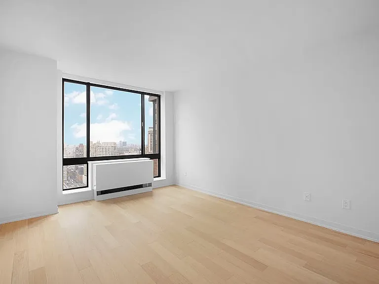 Columbus Cir #N38F — Photo 11
