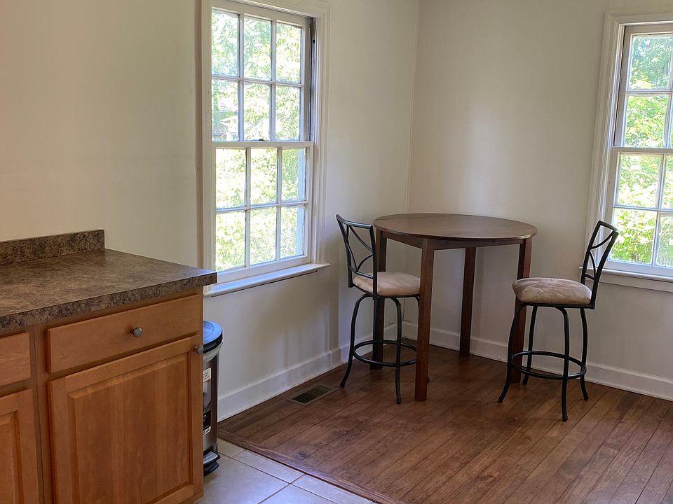 eat in area of kitchen