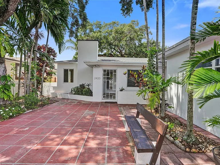 2420 SW 16th St — Photo 1