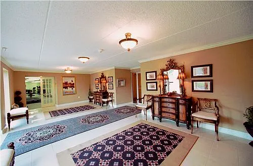 Stratford Apartments — Photo 22