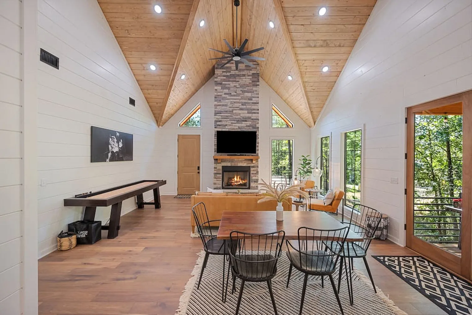 4 bed, 3.0 bath, $4,706 — Photo 1
