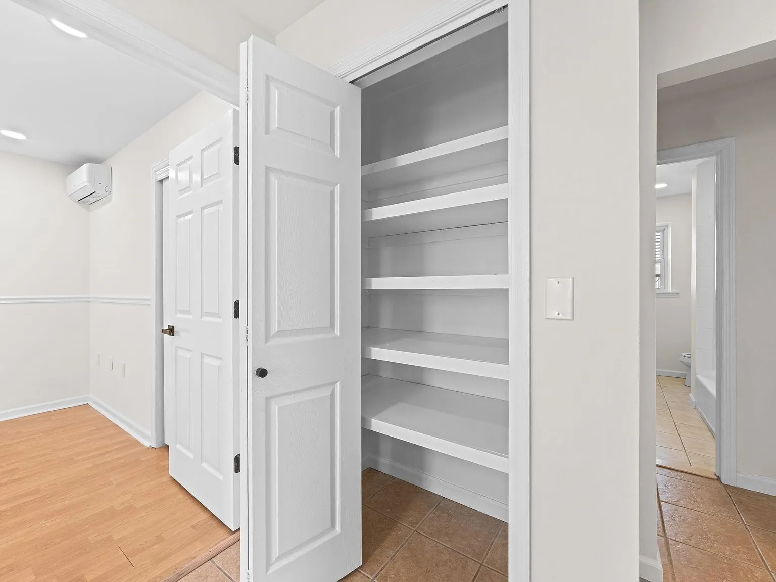 2 bed, 1.0 bath, $3,000 — Photo 4