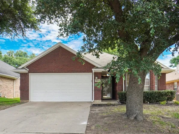 2233 Tiffany Glenn Ct, Bedford, TX 76021