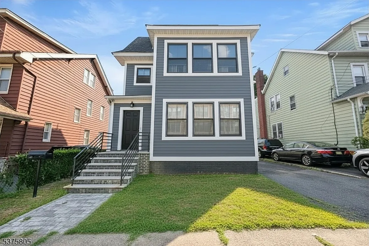 3 bed, $2,735 — Photo 1