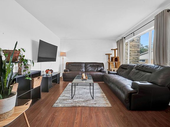 4th image of 1 Garden Dr APT 1