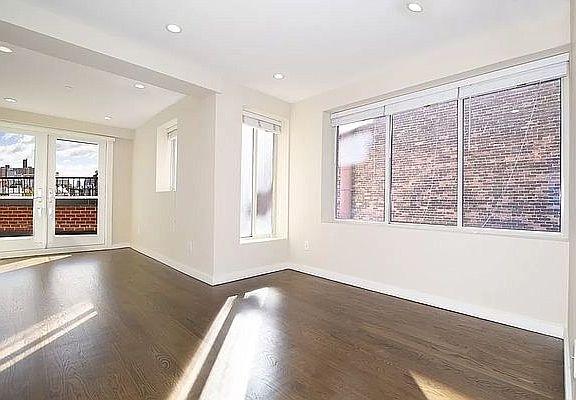 4th image of 99 Suffolk St #8D