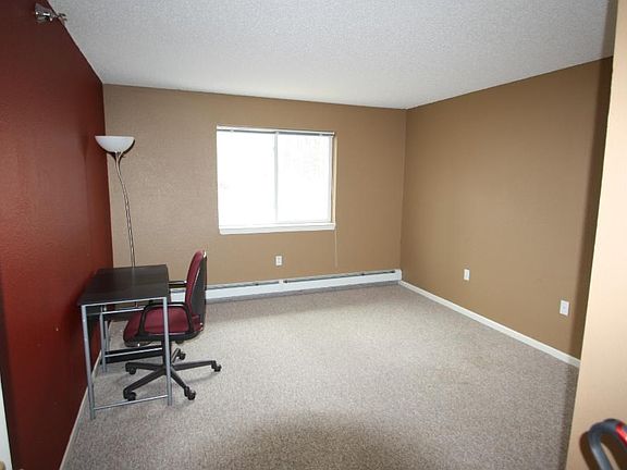 Bedroom - there are 2 the same size