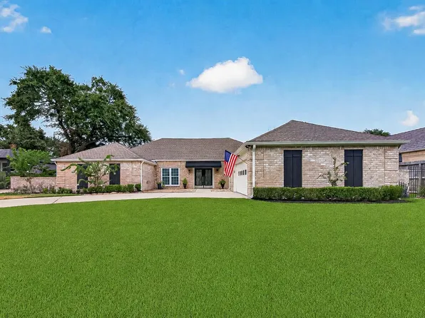 822 Merrick Dr, Sugar Land, TX 77478