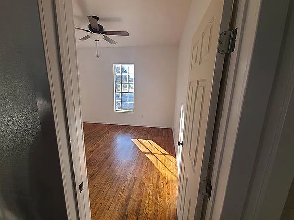 5th image of 439 W Pembroke Ave