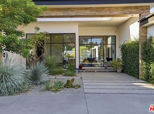 22935 Oxnard St, Woodland Hills, CA 91367