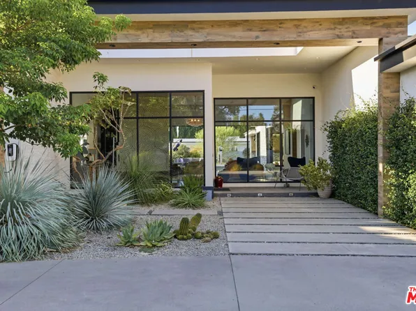 22935 Oxnard St, Woodland Hills, CA 91367