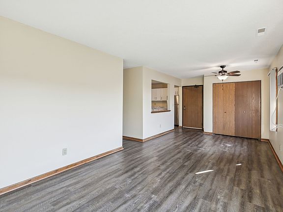 3rd image of 13312 Parkwood Dr #203