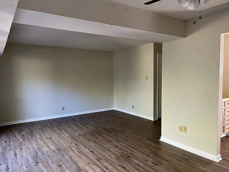 2307 Colony Dr SW — Photo 4