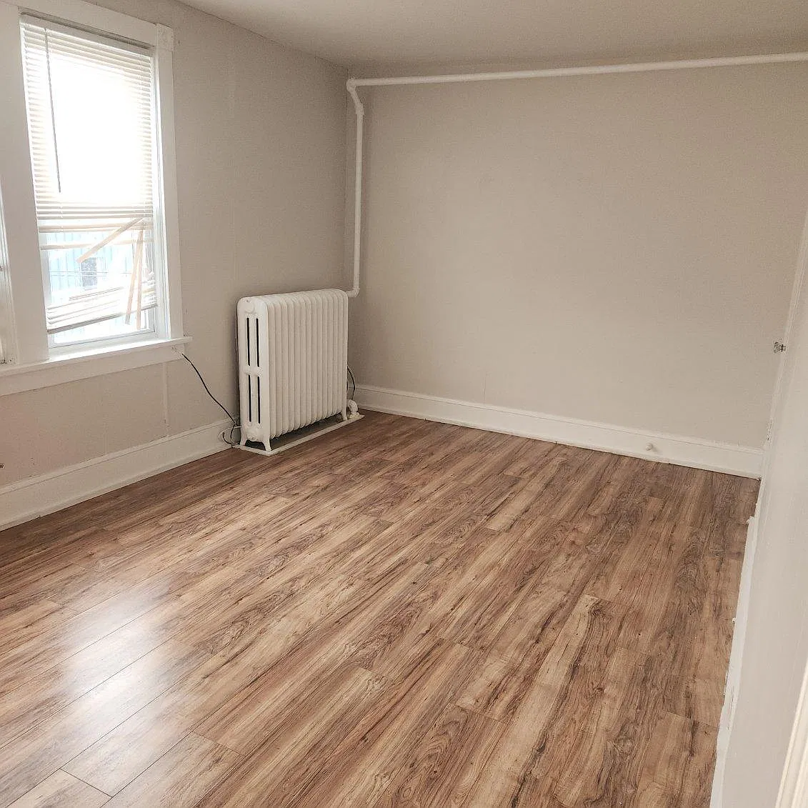 3 bed, 1250 sqft, $2,200 — Photo 2