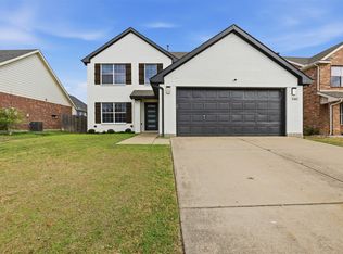 640 Fossil Wood Dr, Saginaw, TX 76179