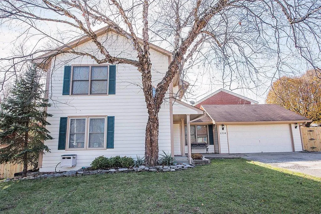1716 Masters Ln photo 1