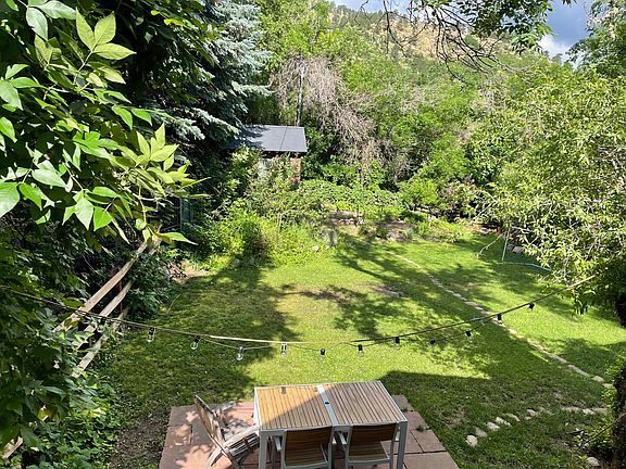 Magical backyard....Large covered deck, outdoor dining area