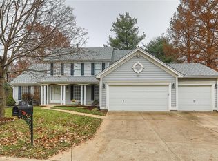 1151 Summerlake Estates Dr, Fenton, MO 63026