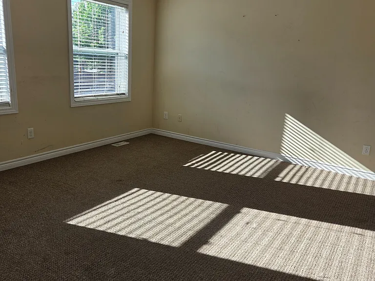 218 Tremaine Cres #MAIN - UPPER FLOORS — Photo 14