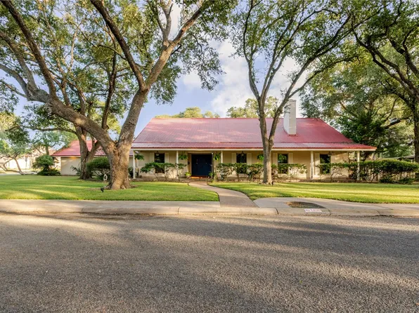 1820 Clare Dr, Alice, TX 78332