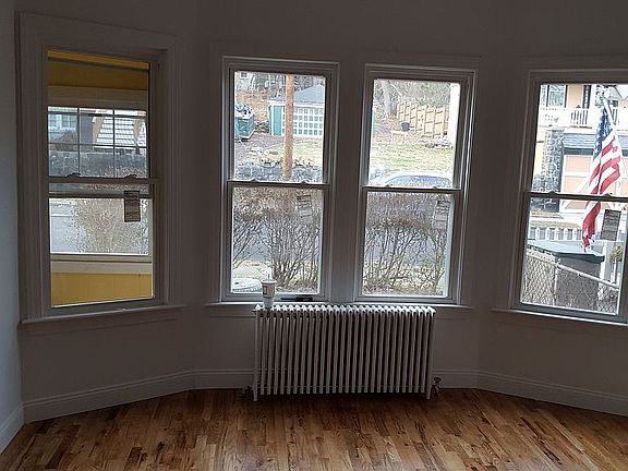 5th image of 21 Catlin Ave