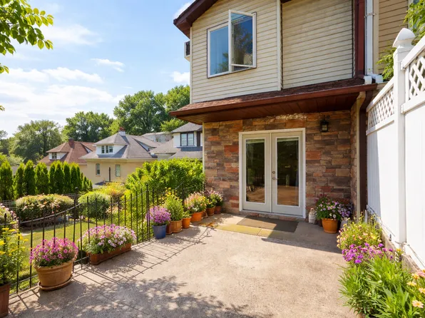 40 Creston Place image 1 of 31