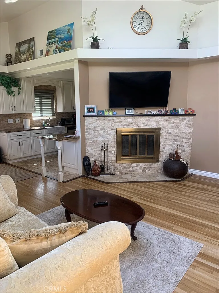 3 bed, 2.5 bath, 1637 sqft, $1,400 — Photo 3