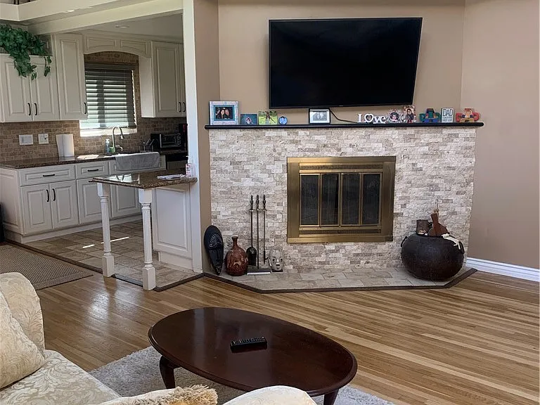 3700 E Poppy St — Photo 3