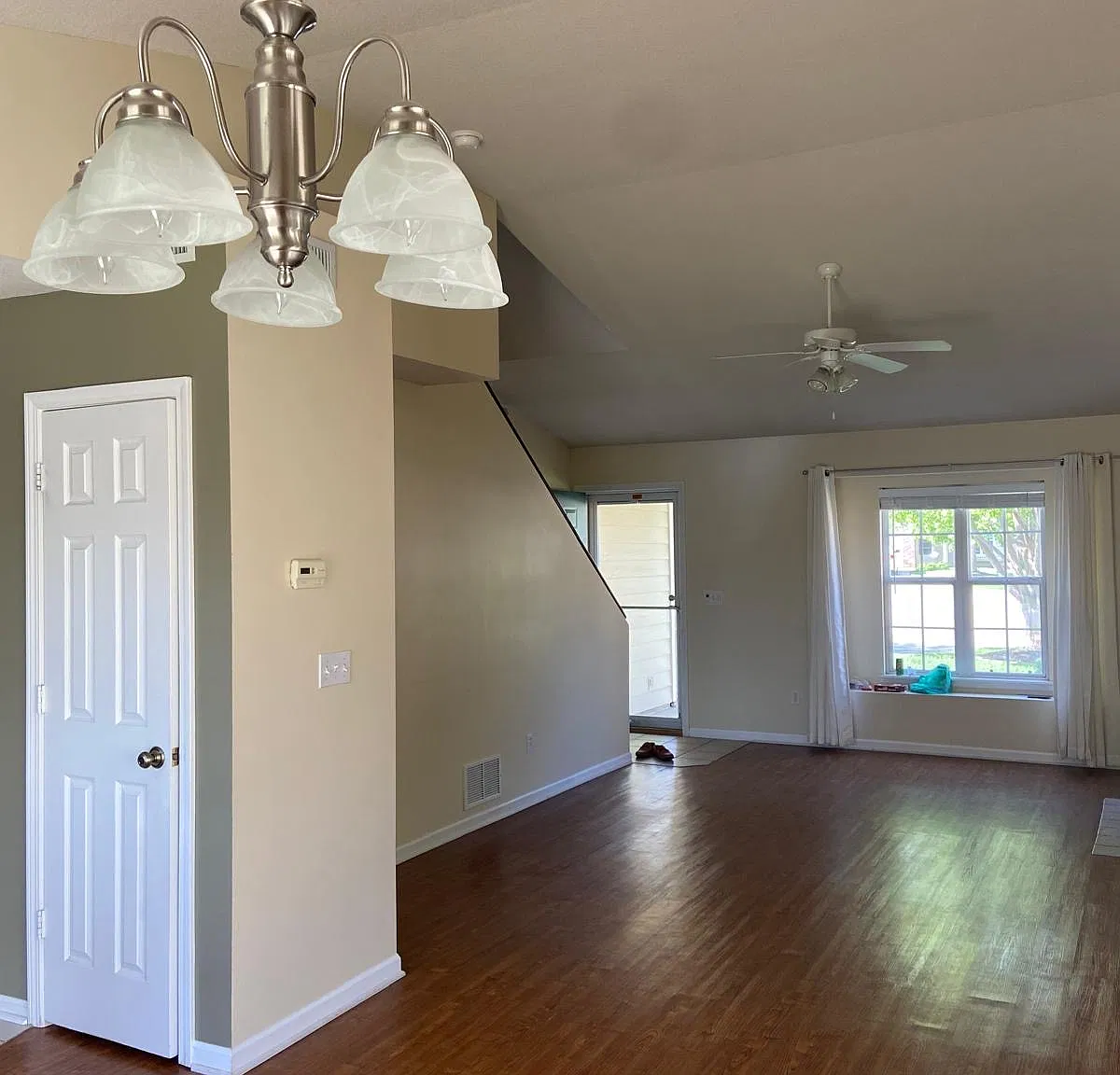 3 bed, 1400 sqft, $2,200 — Photo 3